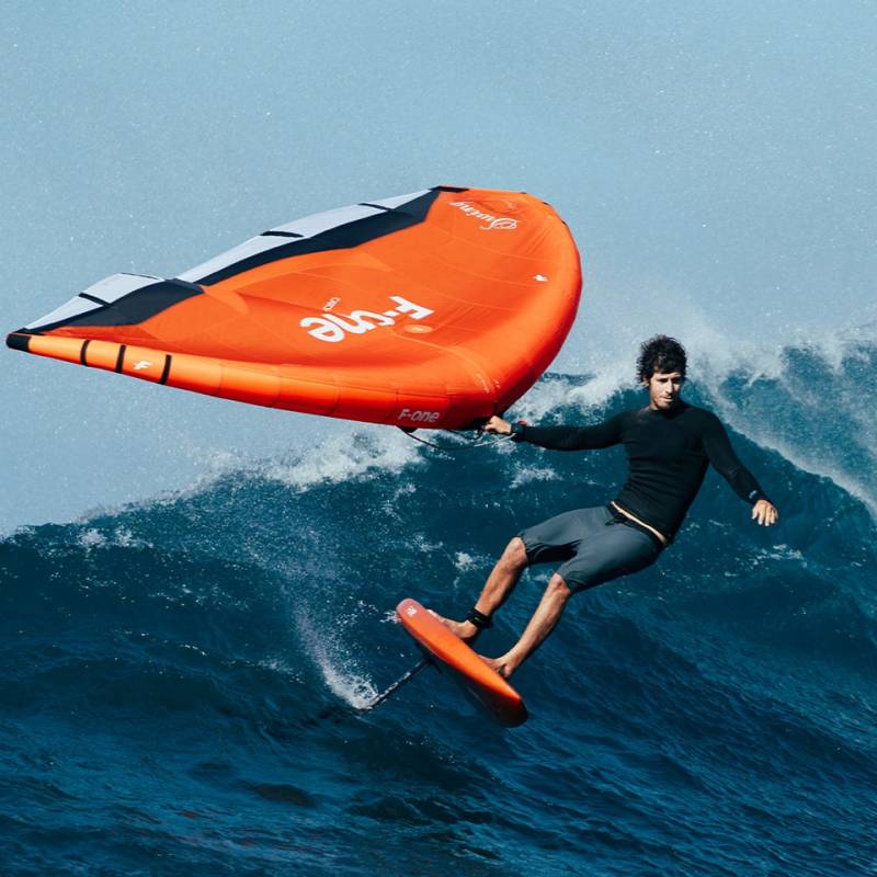 Rider en freefly avec la F-One Swing V5