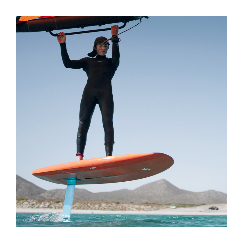 Session de wingfoil freeride avec la planche F-ONE ROCKET WING ASC 2025