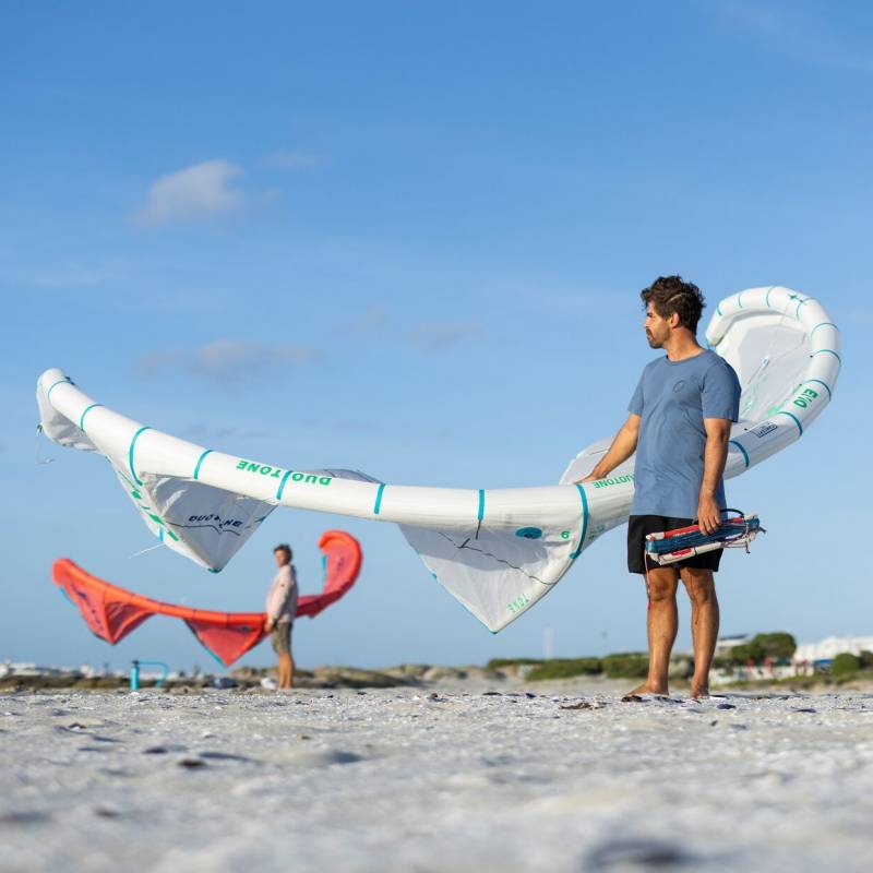 Prise en main de l'aile de kitesurf Duotone EVO Concept Blue 2025