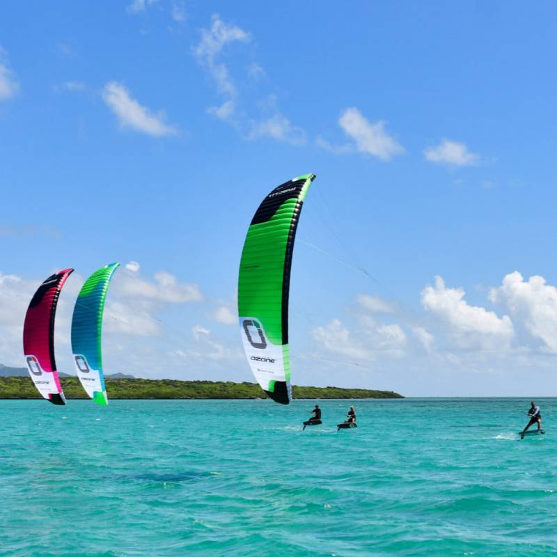 Aile de kitesurf Ozone Mach1 2025 en vol