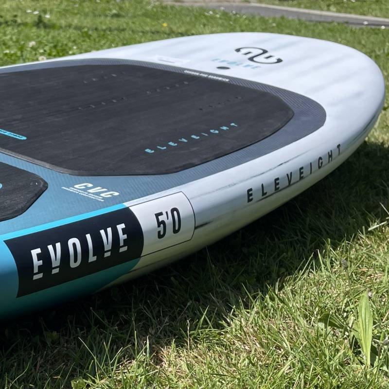 Planche Eleveight Evolve V4 2025 vue rapprochée sur le shape