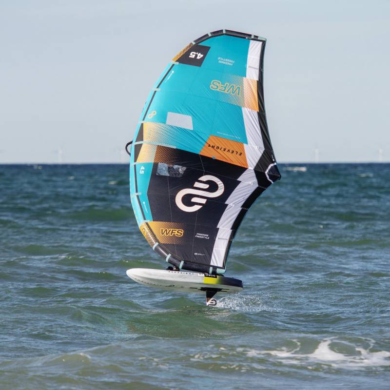 aile-de-wingfoil-eleveight-wfs-v6-en-navigation