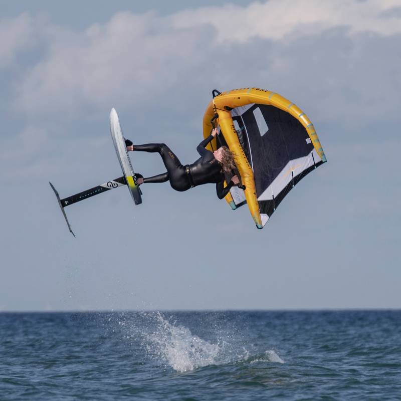 Rider en action avec l’aile Eleveight WFS Pro V2 2025