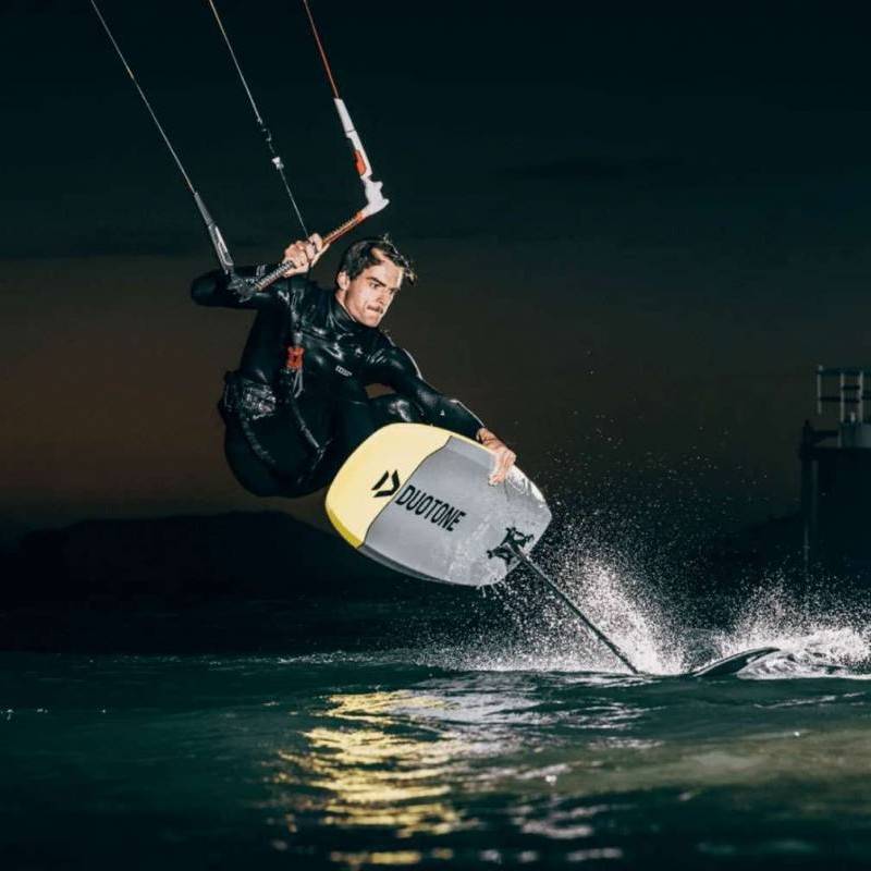 Rider en action avec la Pace SLS 2022 en foil