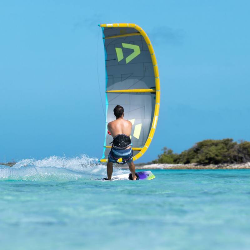 Rider en action avec la Duotone EVO D/LAB 2026
