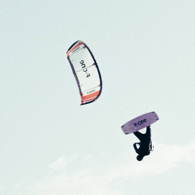 F-ONE SPARK CARBON 2026 – Planche de kite Big Air carbone