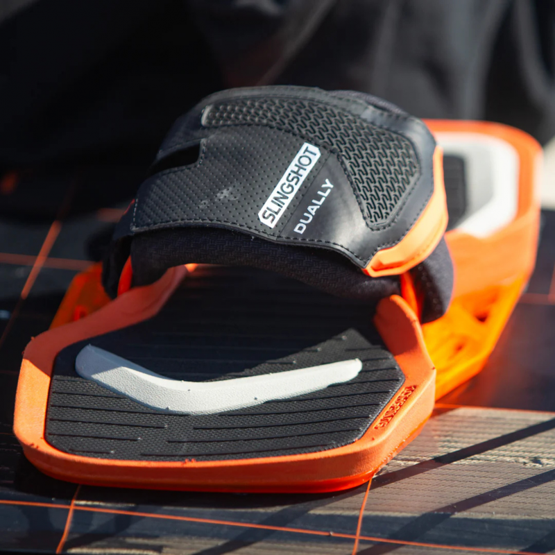 pads-straps-kitesurf-slingshot-dually-v8-2026-noir-orange