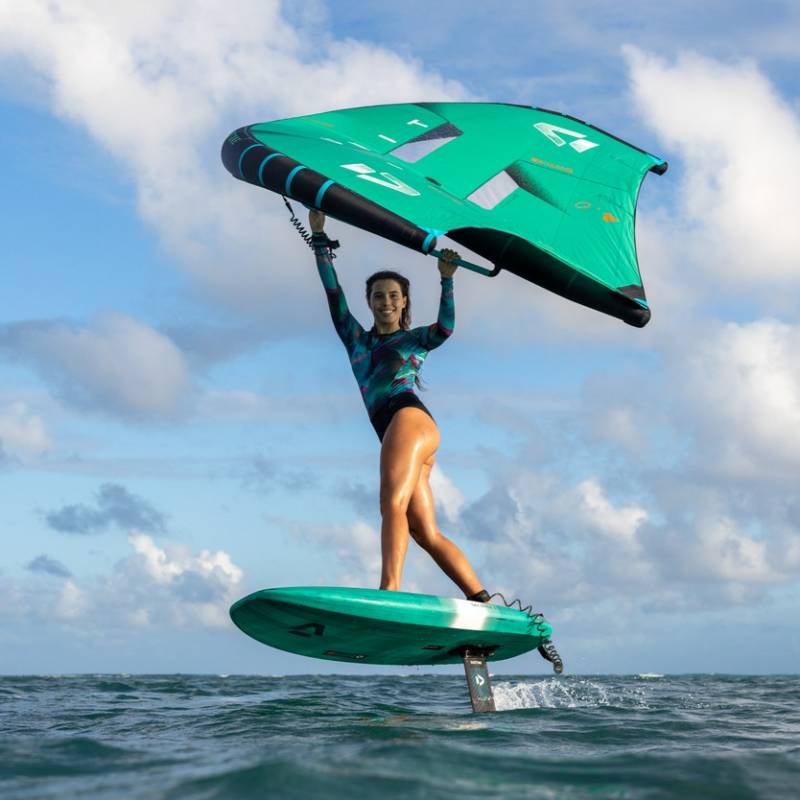 rideuse en navigation avec l'aile de wingfoil duotone unit 2026
