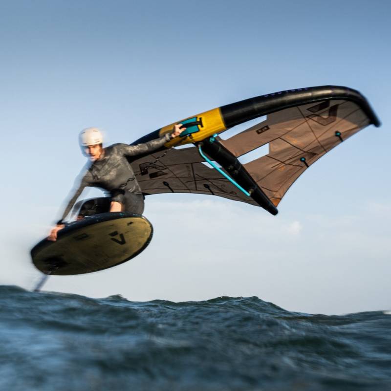 Rider en freeride avec la Duotone Skybrid SLS 2026