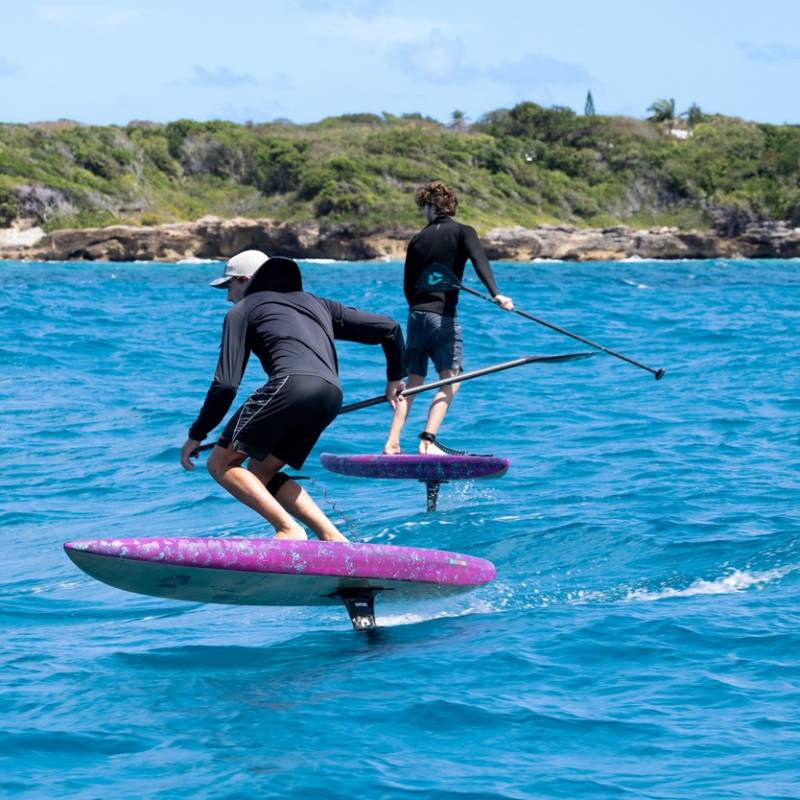 Riders utilisant la Duotone downwinder slim sls 2026