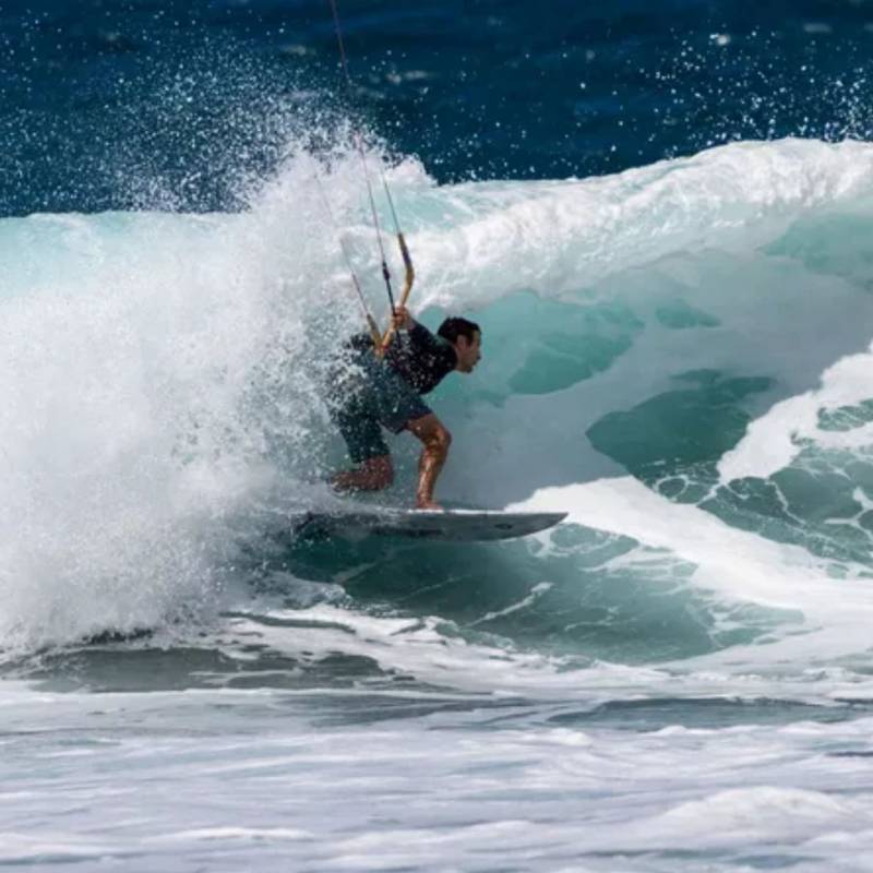 Rider en surf strapless avec Duotone traction pad D/LAB 2026