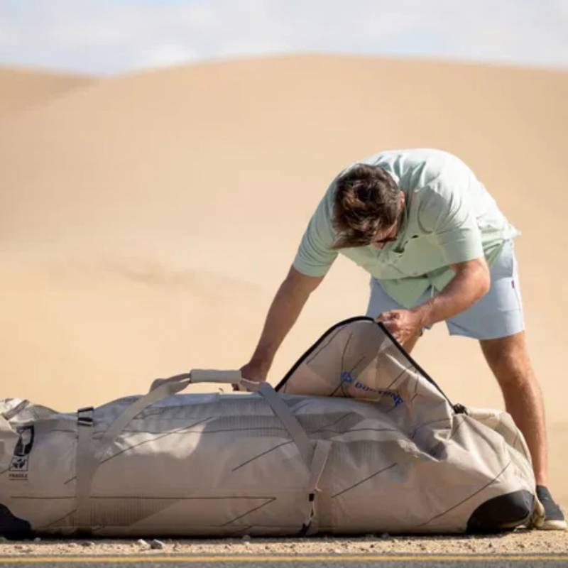 Ouverture et rangement Duotone Gearbag Team Bag 2026 dans le sable