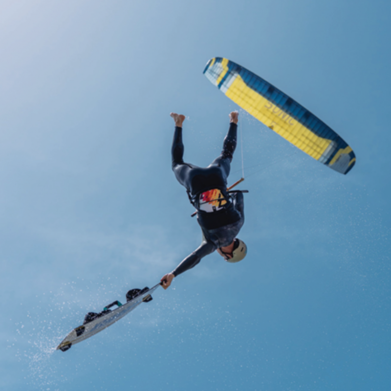 itesurfer big air flysurfer sonic 5 2025 figure extrême