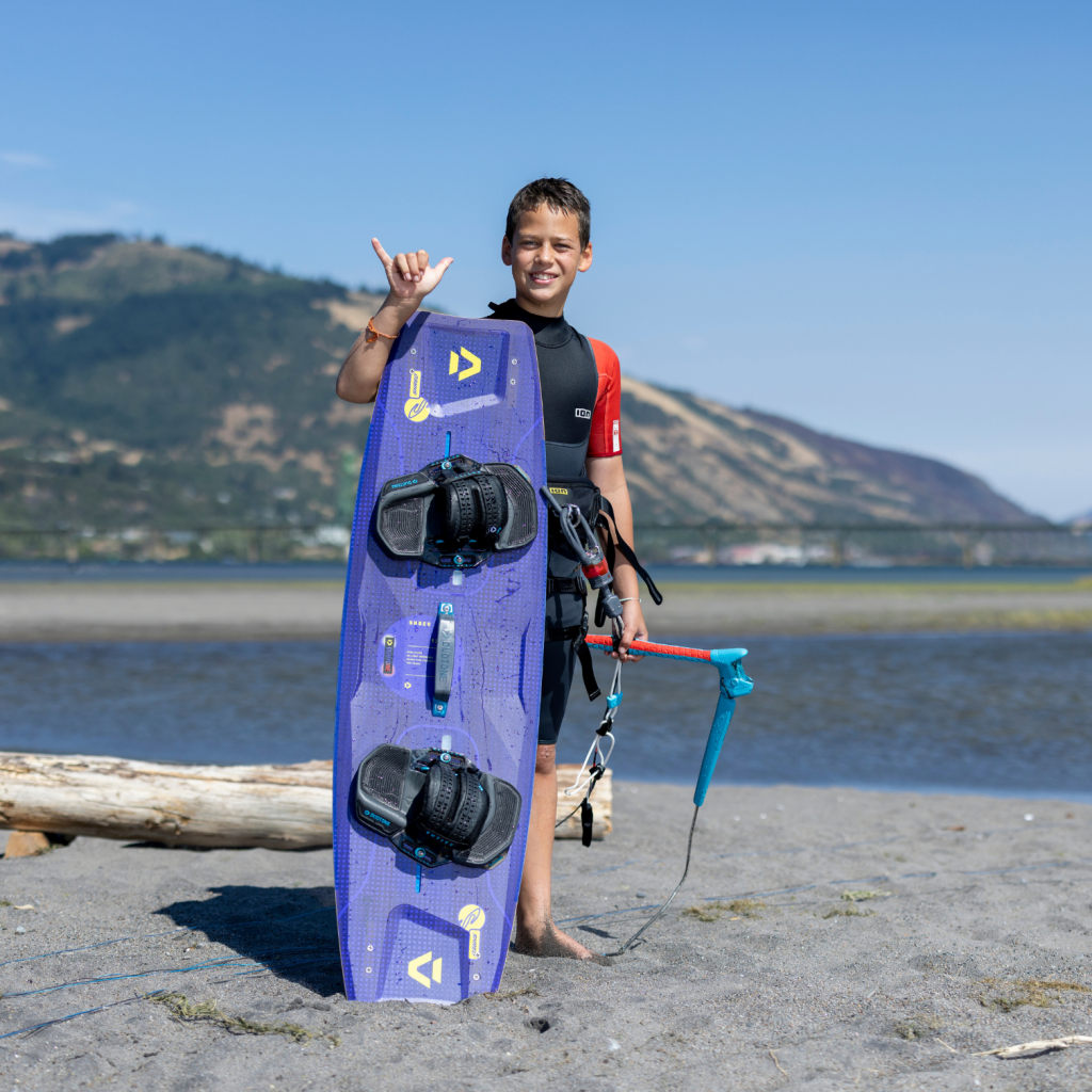 duotone shred 2026 planche de kitesurf enfant junior sur la plage