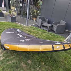 OCCASION F-ONE STRIKE 4.5m2 V5 ALUULA 2025 + boom - vue de côté