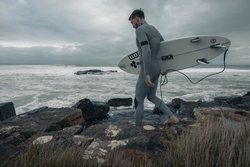 ion_water_seek-core-43-front-zip-men_action-shots_