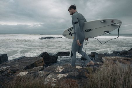 ion_water_seek-core-43-front-zip-men_action-shots_