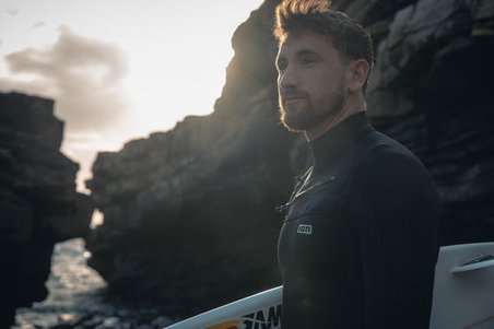 ion_water_seek-core-32-front-zip-men_action-shots_