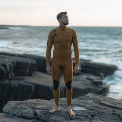 ion_water_seek-core-32-front-zip-men_model-picture