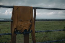 ion_water_seek-core-32-front-zip-men_action-shots_