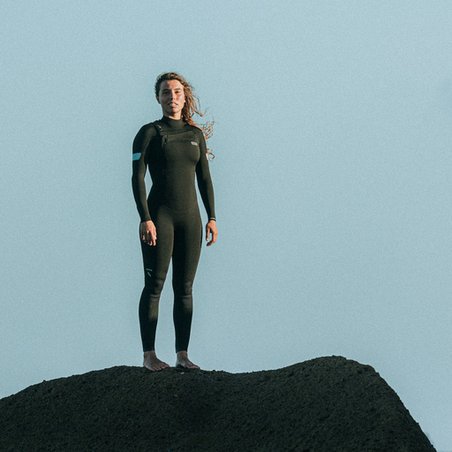 ion_water_amaze-core-43-front-zip-women_model-pict