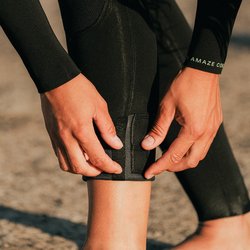 ion_water_amaze-core-43-front-zip-women_model-pict