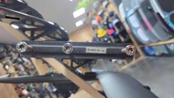 Détail pied de mât F-ONE Carbone 16