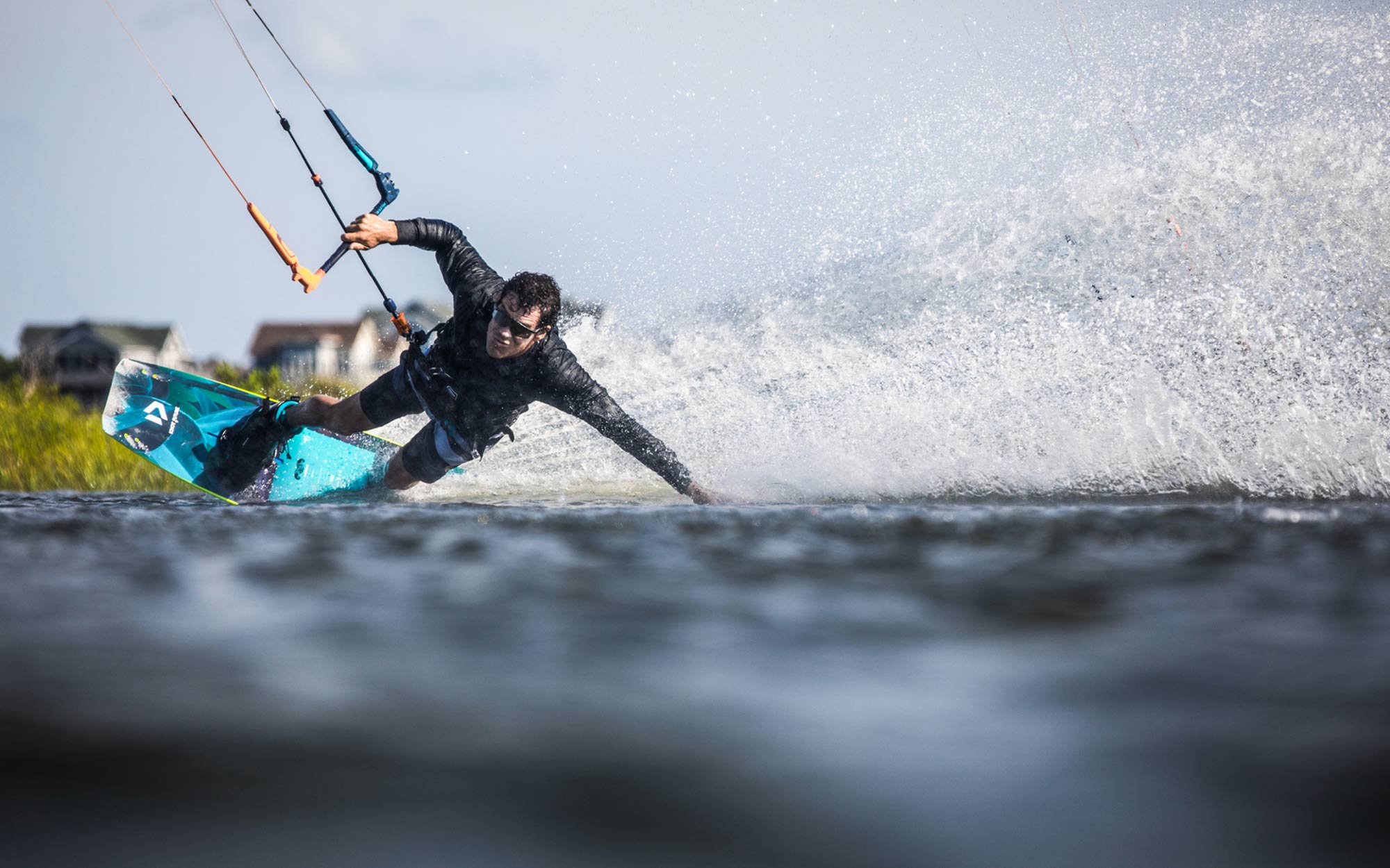 Duotone-Kiteboarding-2021-Twintips-SLS-SELECT-SOLEIL-JAIME-SPIKE--entity-ergo-planche-de-kitesurf