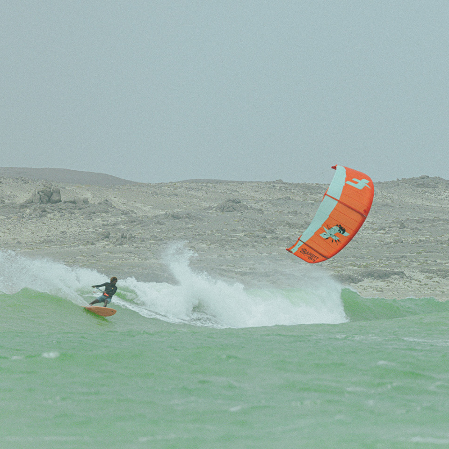 F-ONE Bandit S4 2024 surf strapless performance vague bord de mer