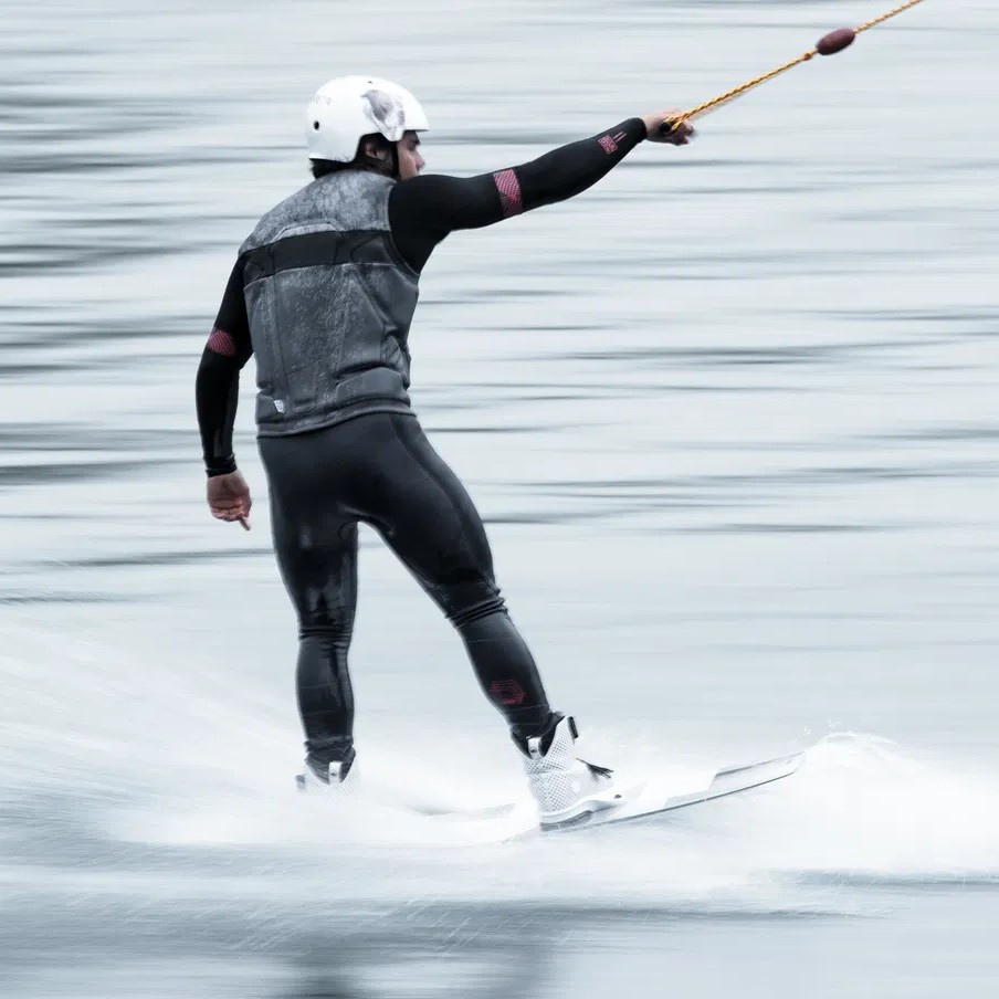 Rider en action avec le gilet impact ION 2025