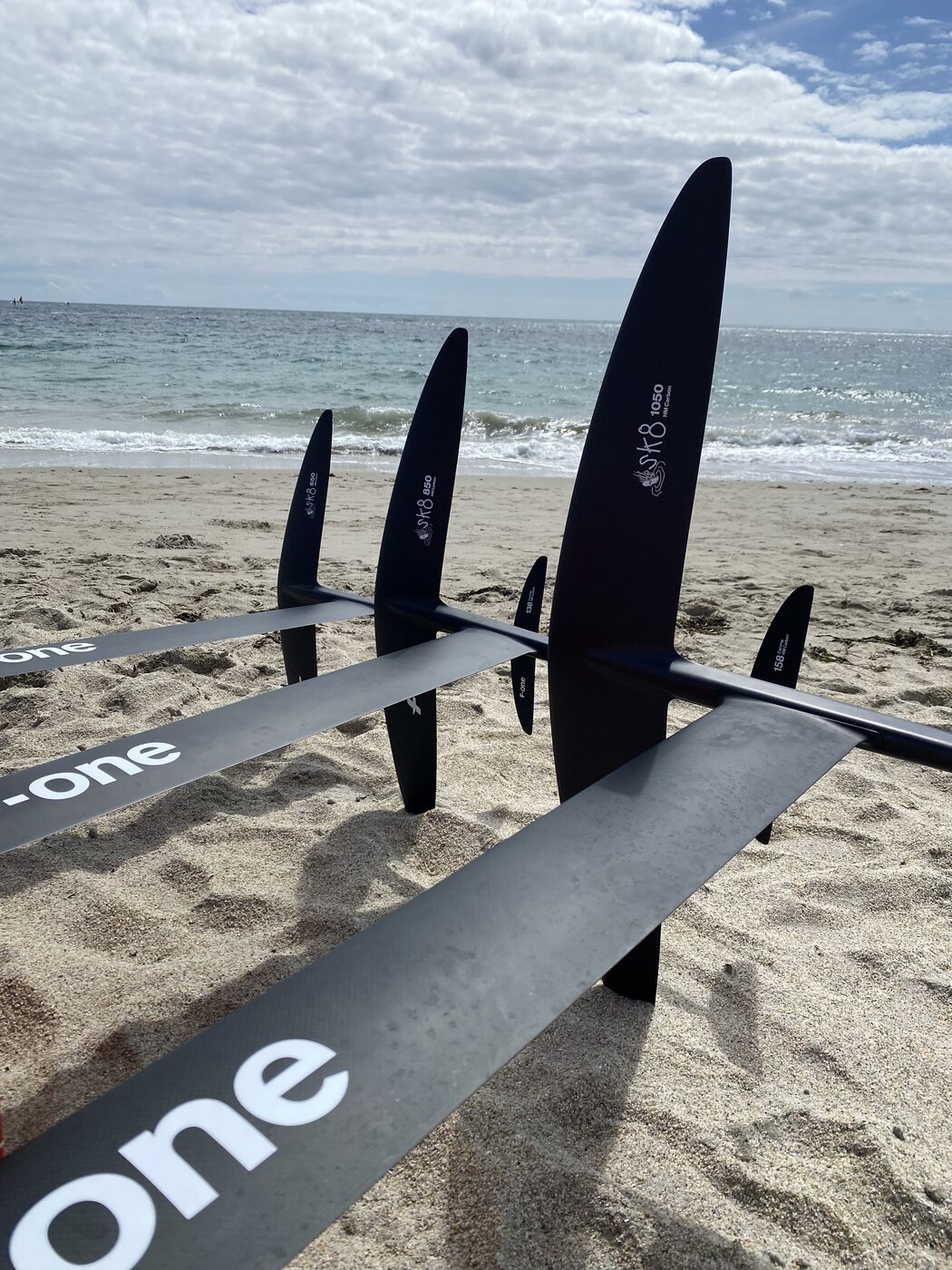 Foils F-One SK8 V3 650, 850 et 1050 sur la plage de Pornichet