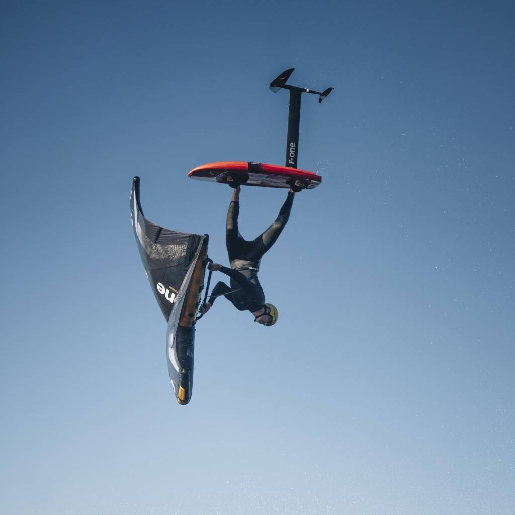 F-ONE STRIKE V5 2025