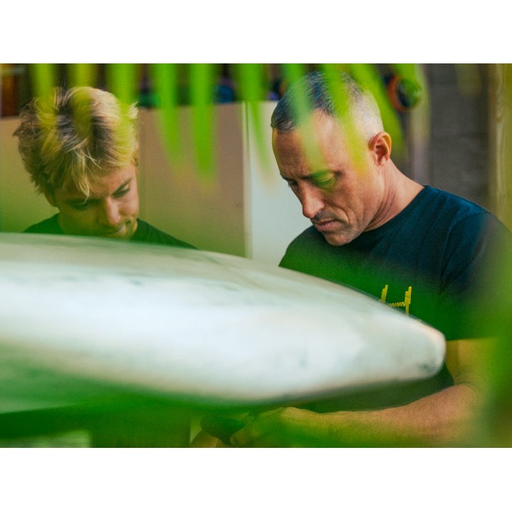 Project Drag Board carving en open ocean