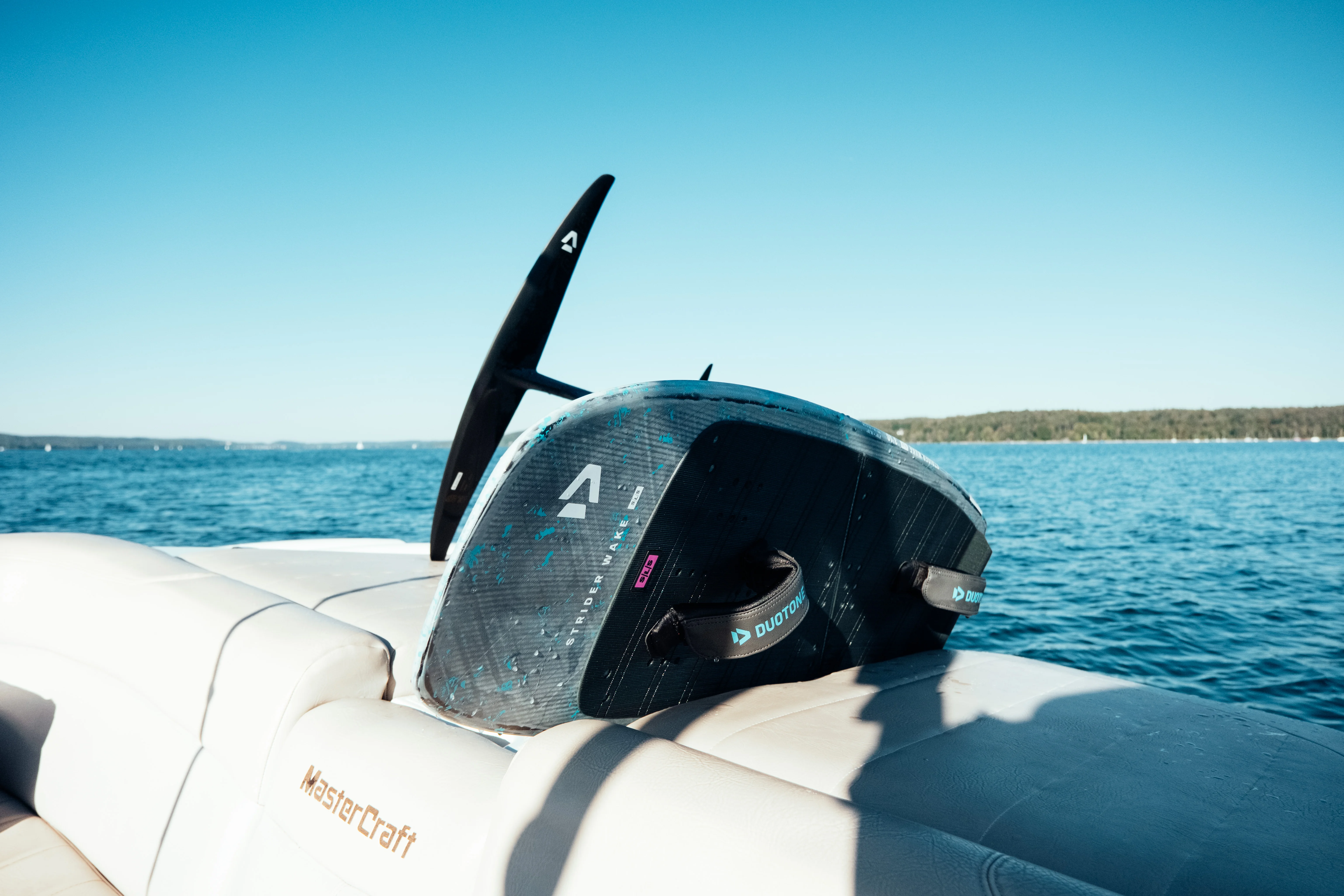 Duotone Strider Wake SLS 2026 - lifestyle lac Starnberg