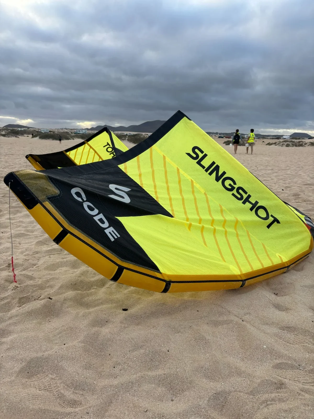 Slingshot Code NXT 9m occasion - Vue de profil, bord d'attaque Aluula