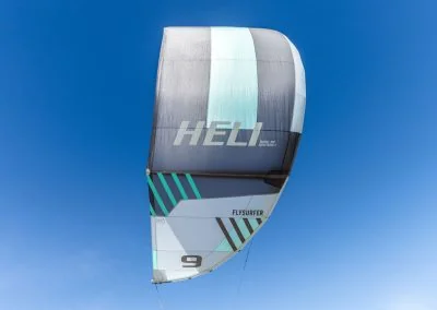 Flysurfer HELI 2026 en action big air kitesurf