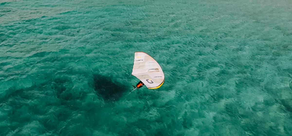 Ozone Fusion V2 Ultra-X vue a&eacute;rienne drone - wing foil