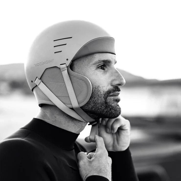 Ride Engine Charger Helmet en action kitesurf