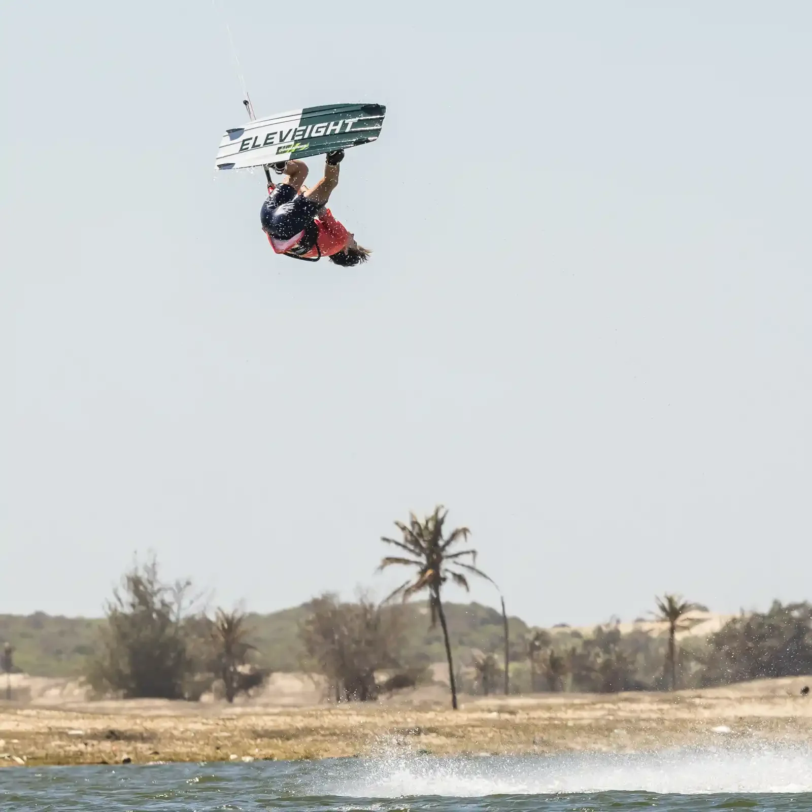 Eleveight Commander AG Pro V3 2026 - kitesurf session