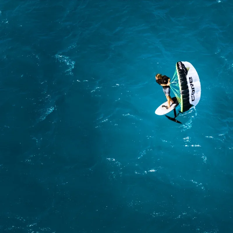 CORE ELXR front wing en action sur la vague