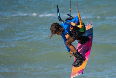 Davi Ribeiro sur une planche à 3ans, Il a maintenant 10ans et ride pour Duotone