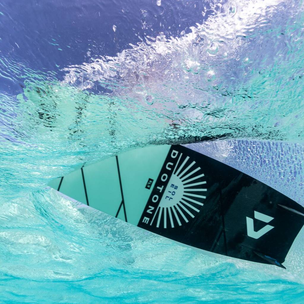 Duotone Select et Soleil 2025 - twin-tips de kitesurf Concept Blue et SLS