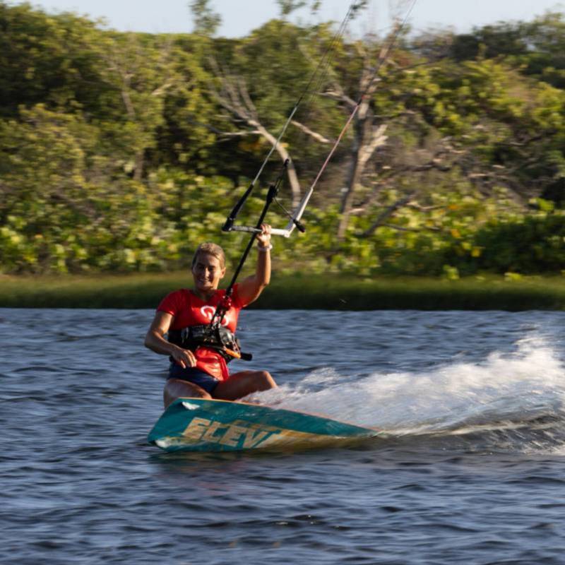 Test et avis Eleveight Process V8 2024 - twin-tip de kitesurf freeride freestyle