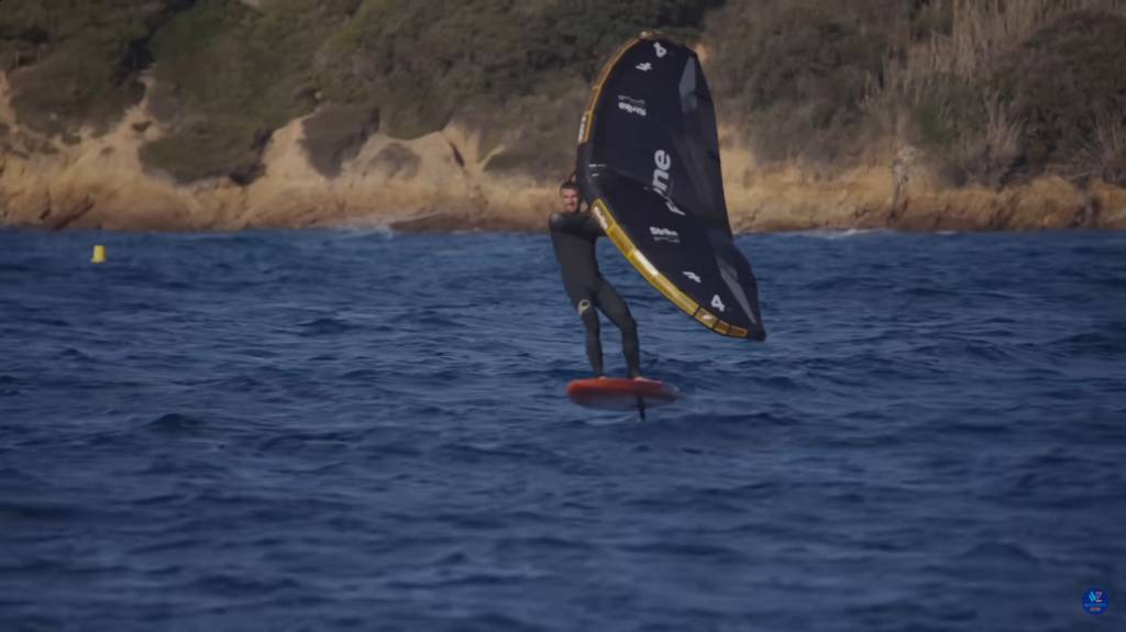 Test F-One Strike V5 2025 - Avis aile wingfoil GlissEvolution