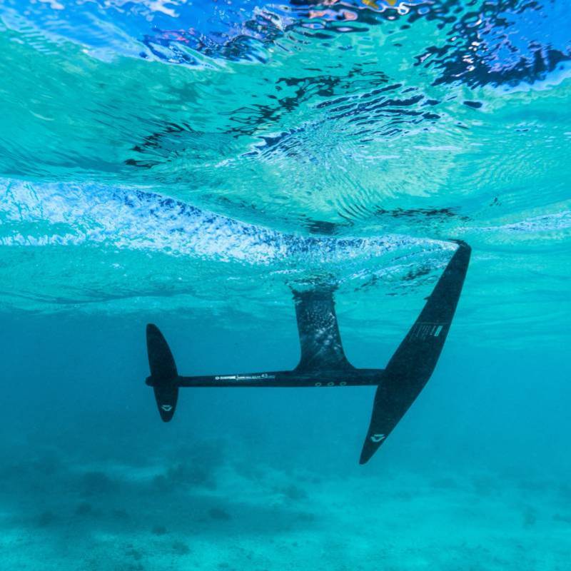 Foil Duotone Glide 2.0 SLS 2025 monté sur planche wingfoil