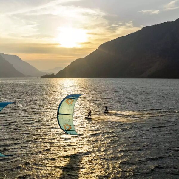 Kitesurf freestyle big air - rider en action 2