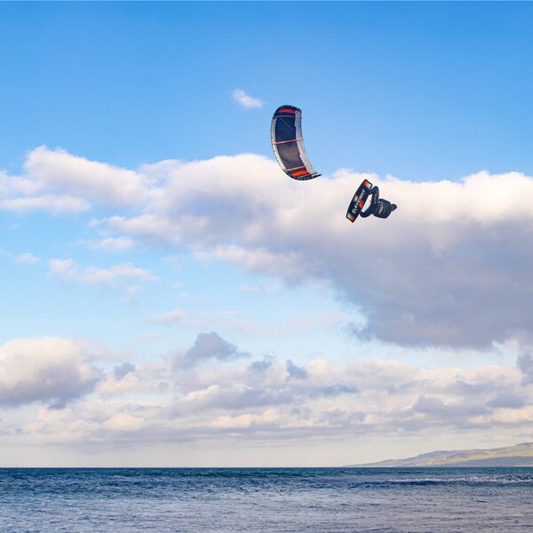 Kitesurf freestyle big air - rider en action 3