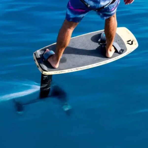 Kitefoil - vol au-dessus de l'eau 3