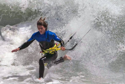 Vous avez surfé trop prêt du bord et cassé une dérive,... 