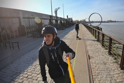 Stan et Nico en skates électriques Switcher V1